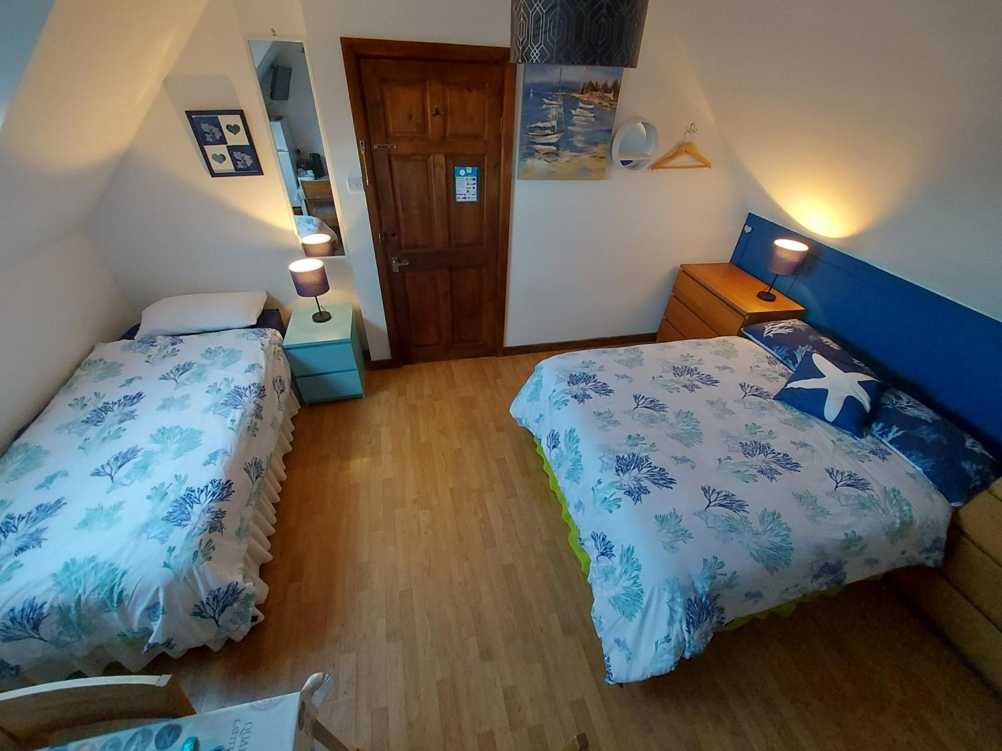 Chezzas Homestay Пул Екстериор снимка
